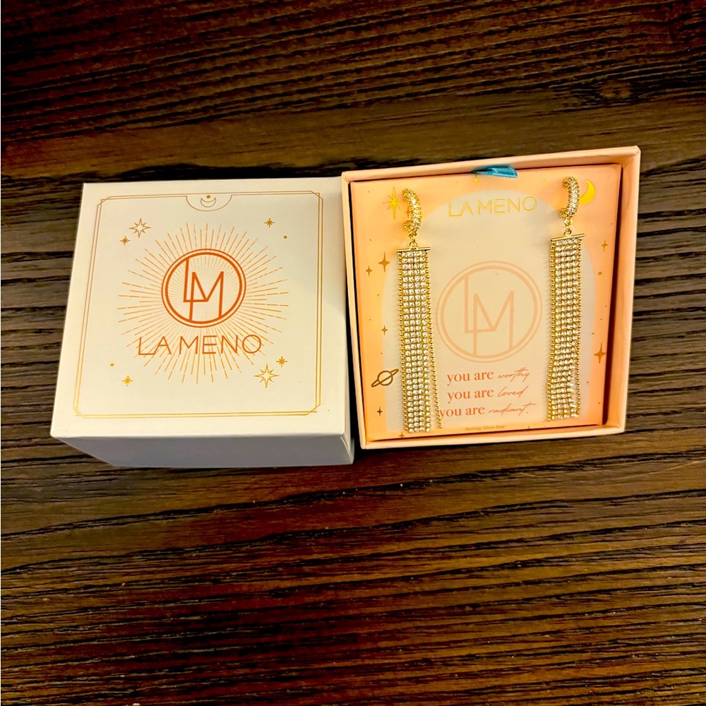 NEW La Meno Dangle Earrings